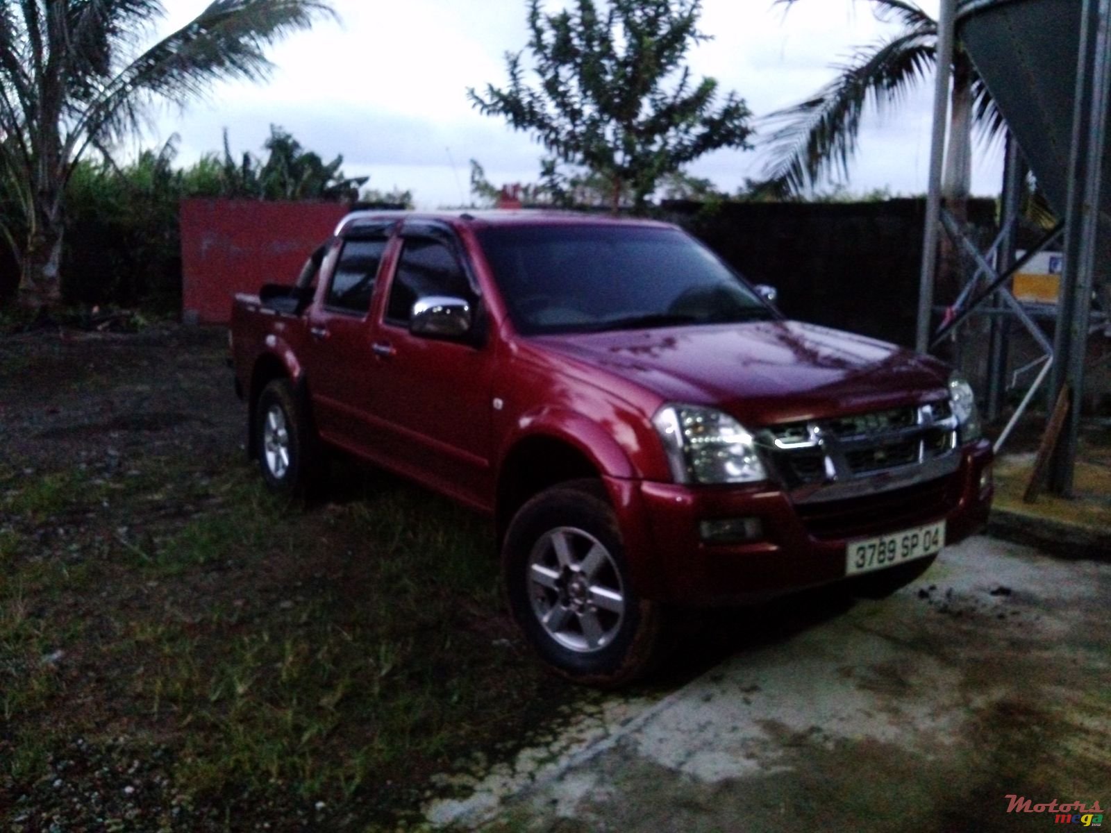 2004' Isuzu KB Series 300 photo #3