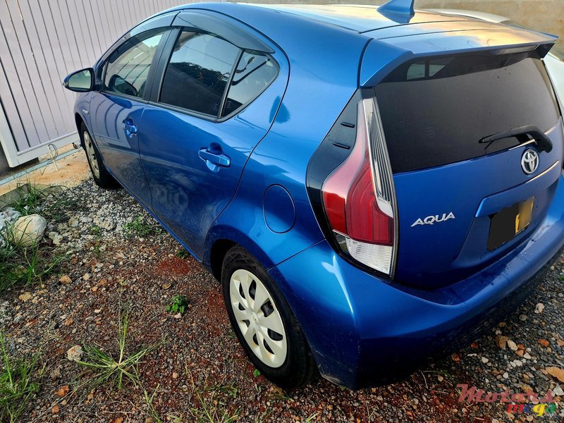 2016' Toyota Aqua photo #4