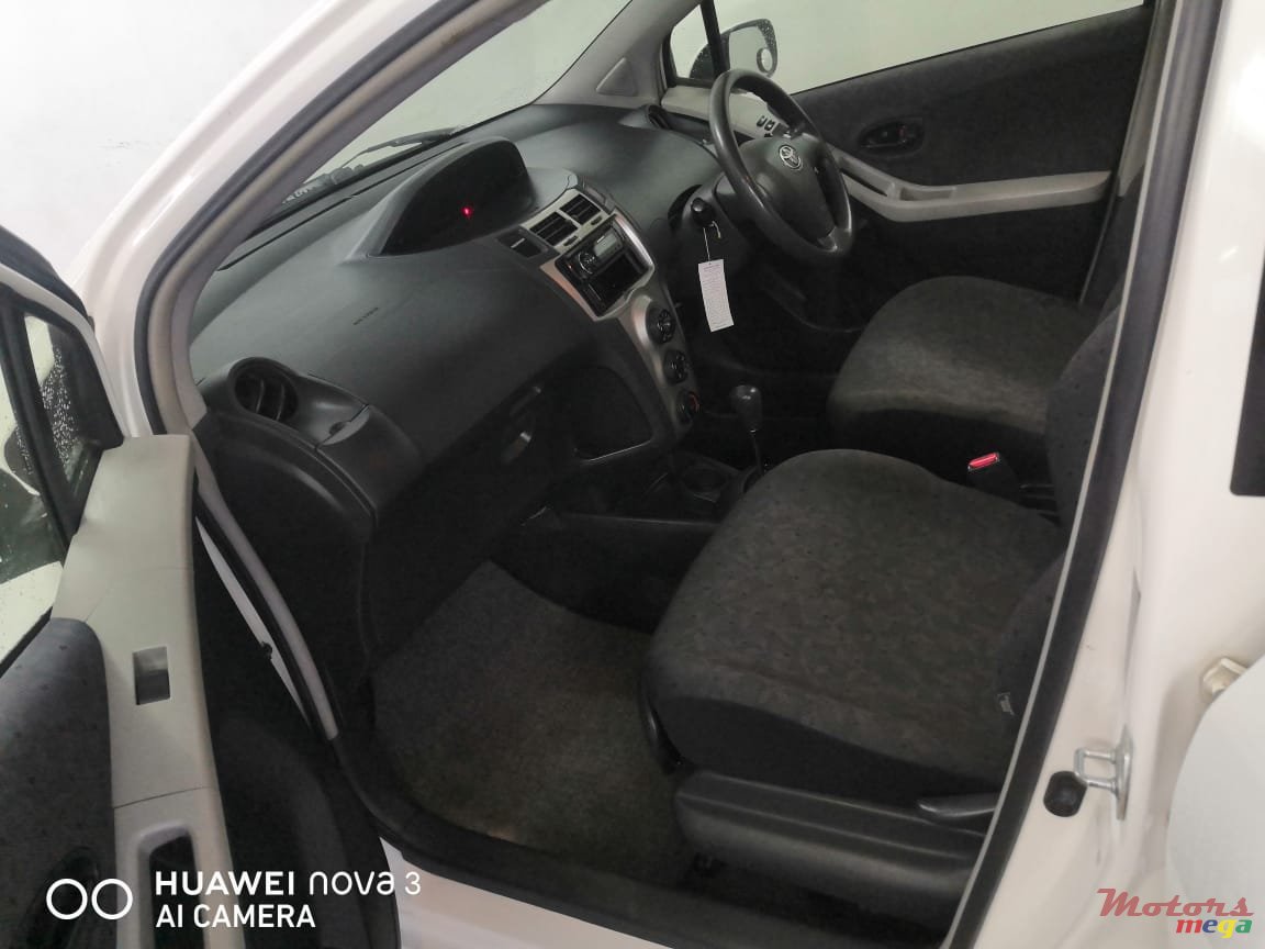 2010' Toyota Vitz 1300cc photo #3