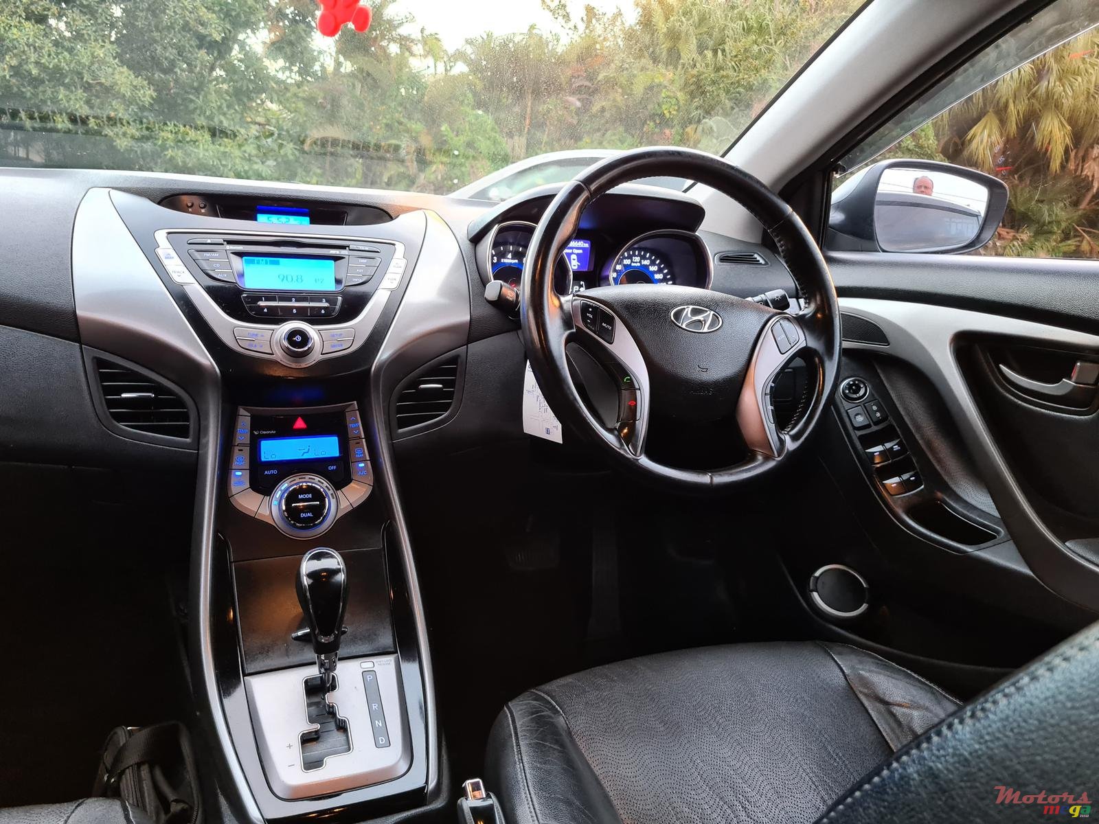 2013' Hyundai Elantra Automatic photo #6