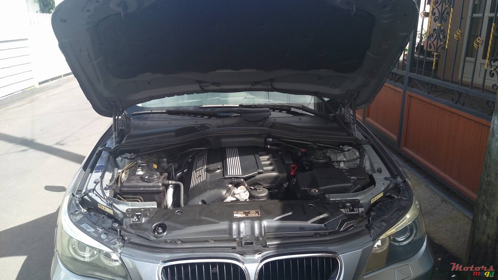 2004' BMW 520 520i photo #4