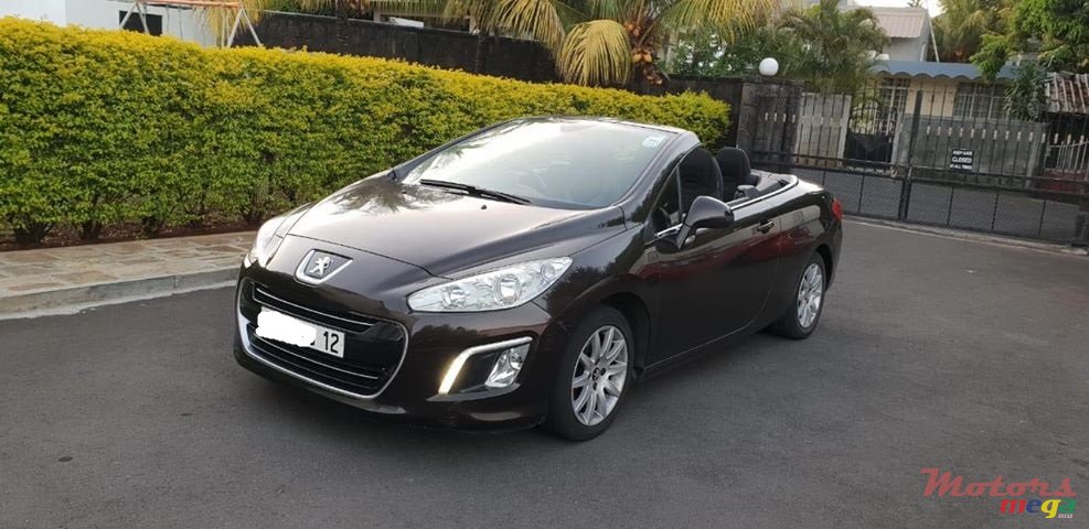 2012' Peugeot 308 photo #1