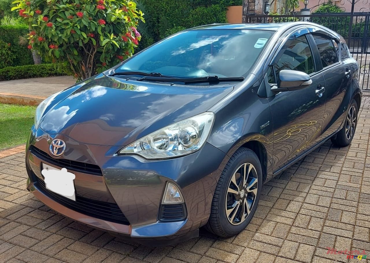 2013' Toyota Aqua photo #1