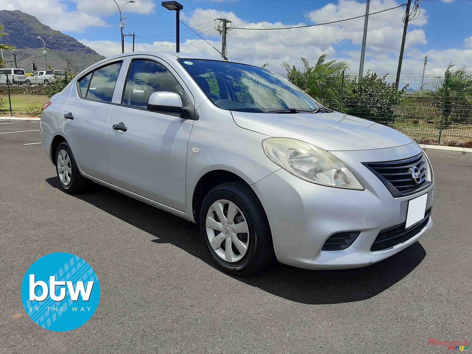 2013' Nissan Almera photo #1