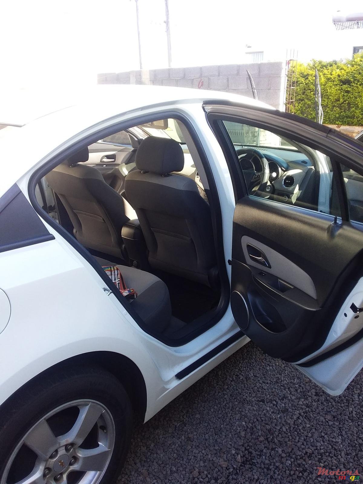 2010' Chevrolet Cruze photo #6