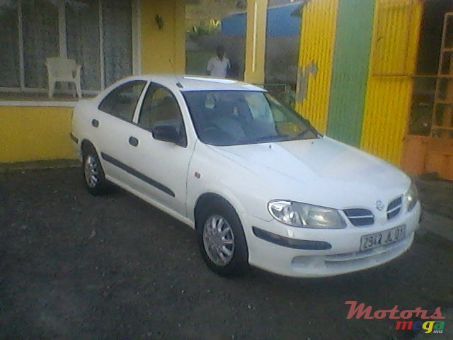 2001' Nissan Sunny photo #1