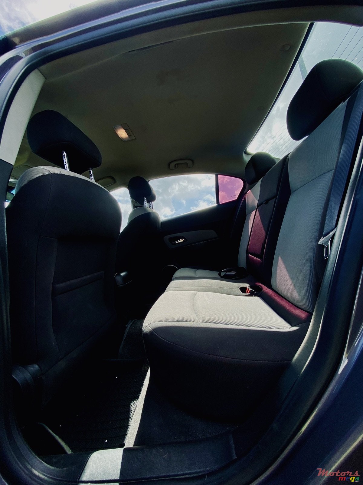 2011' Chevrolet Cruze photo #3