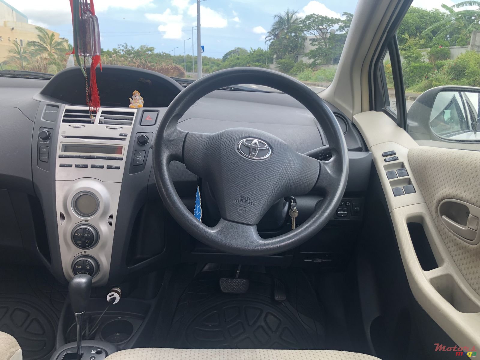 2006' Toyota Vitz photo #4