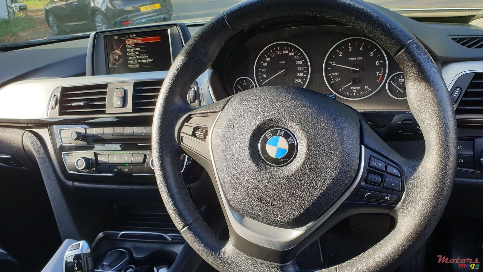 2015' BMW 318 photo #4