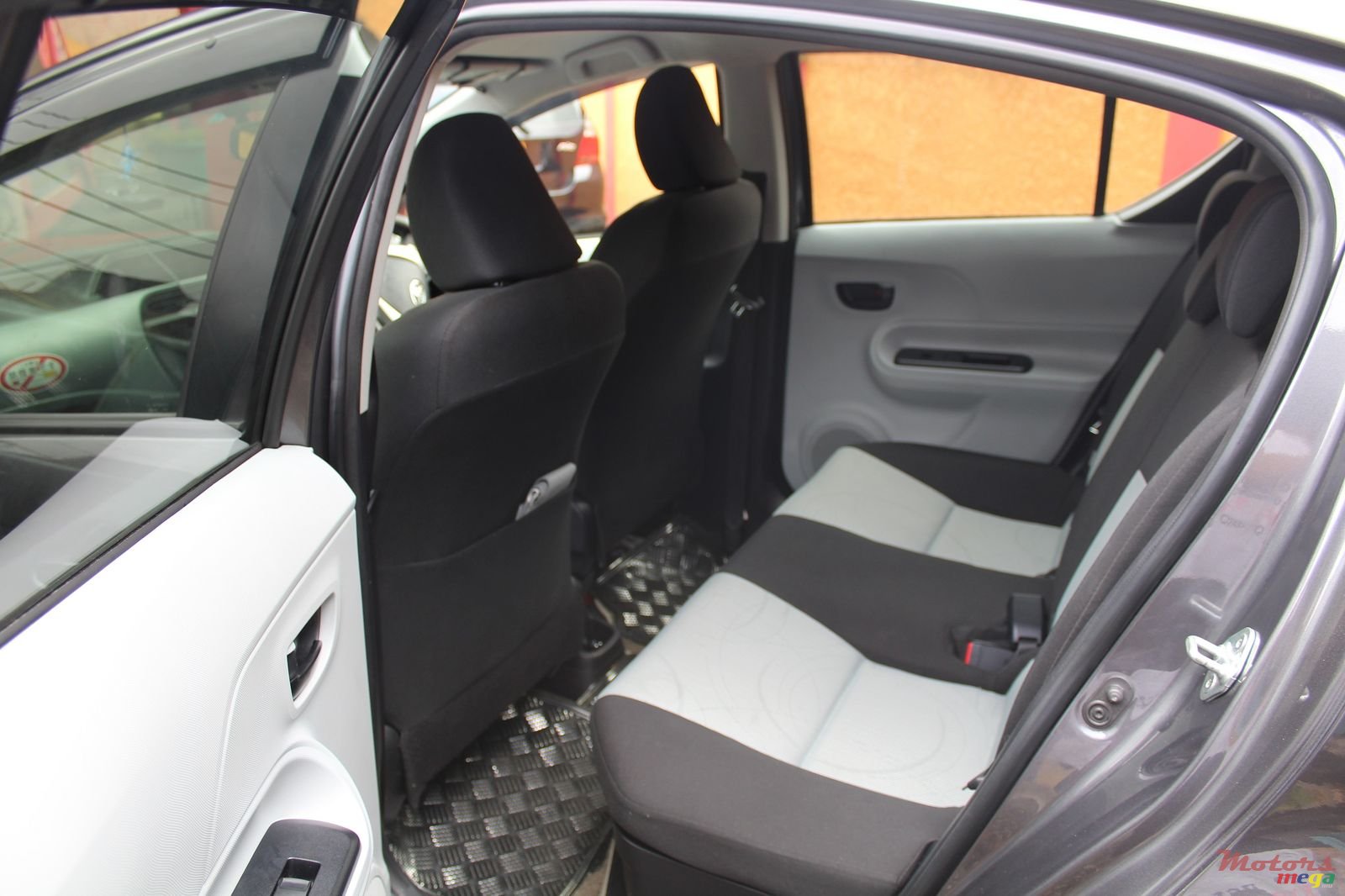 2013' Toyota photo #6