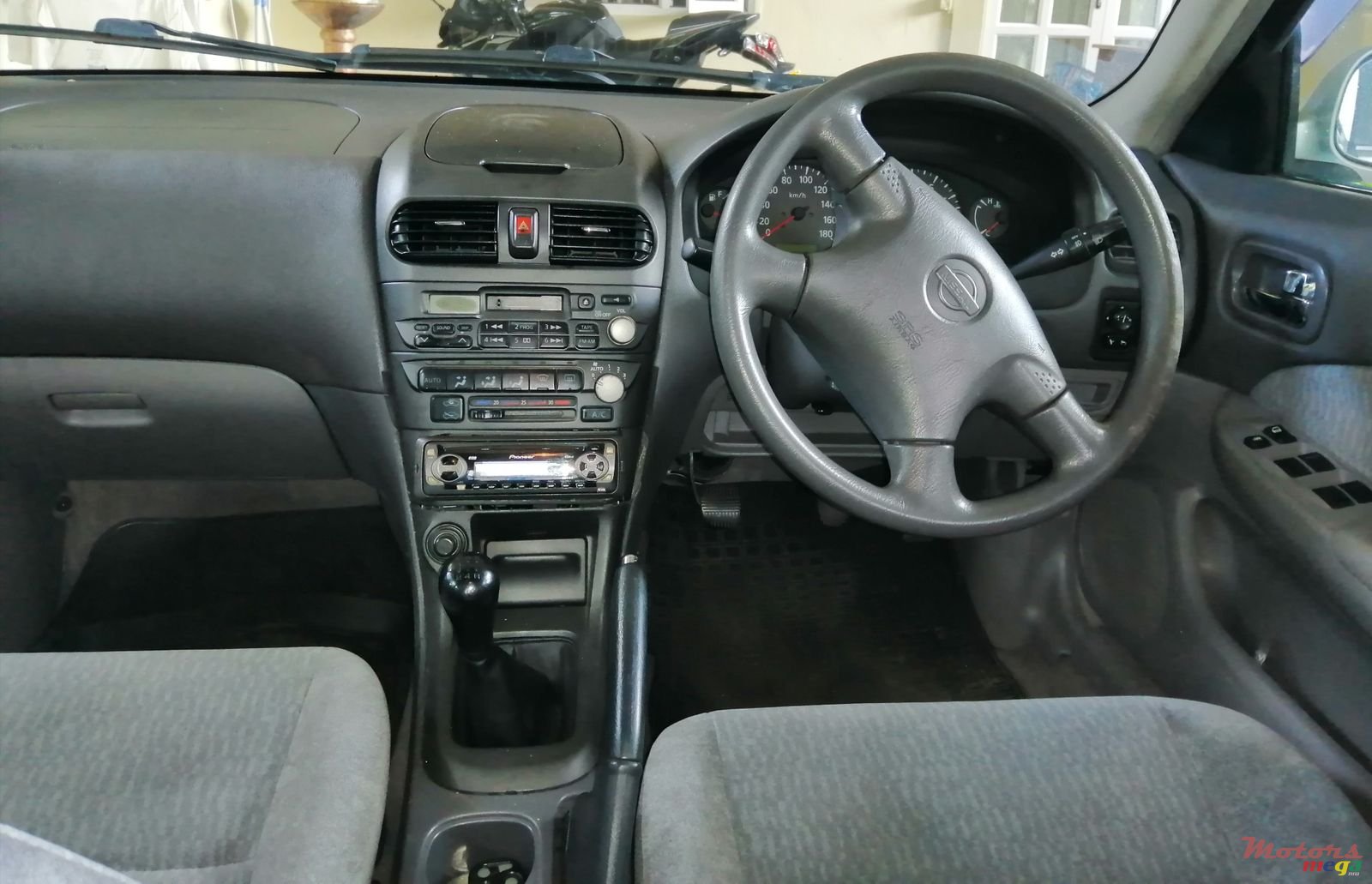 2000' Nissan Sunny photo #2