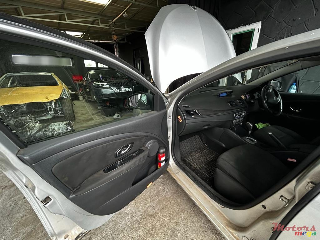 2012' Renault Megane photo #1