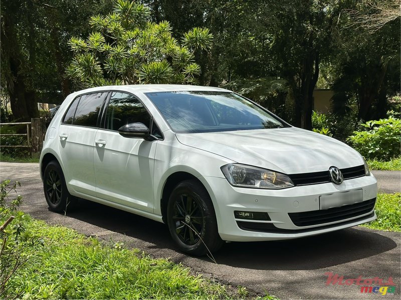 2017' Volkswagen Golf photo #1