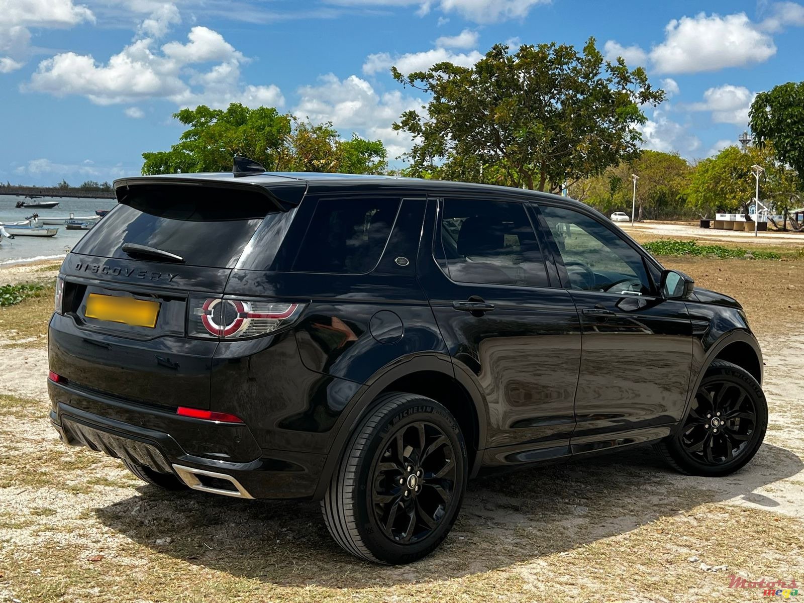 2018' Land Rover Discovery Sport photo #2