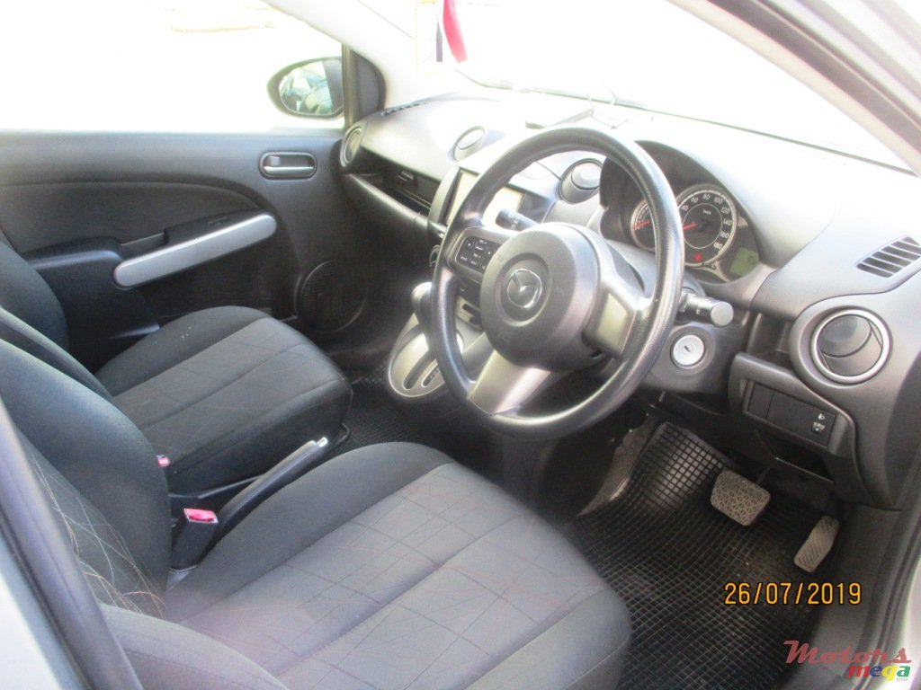 2013' Mazda Demio photo #2