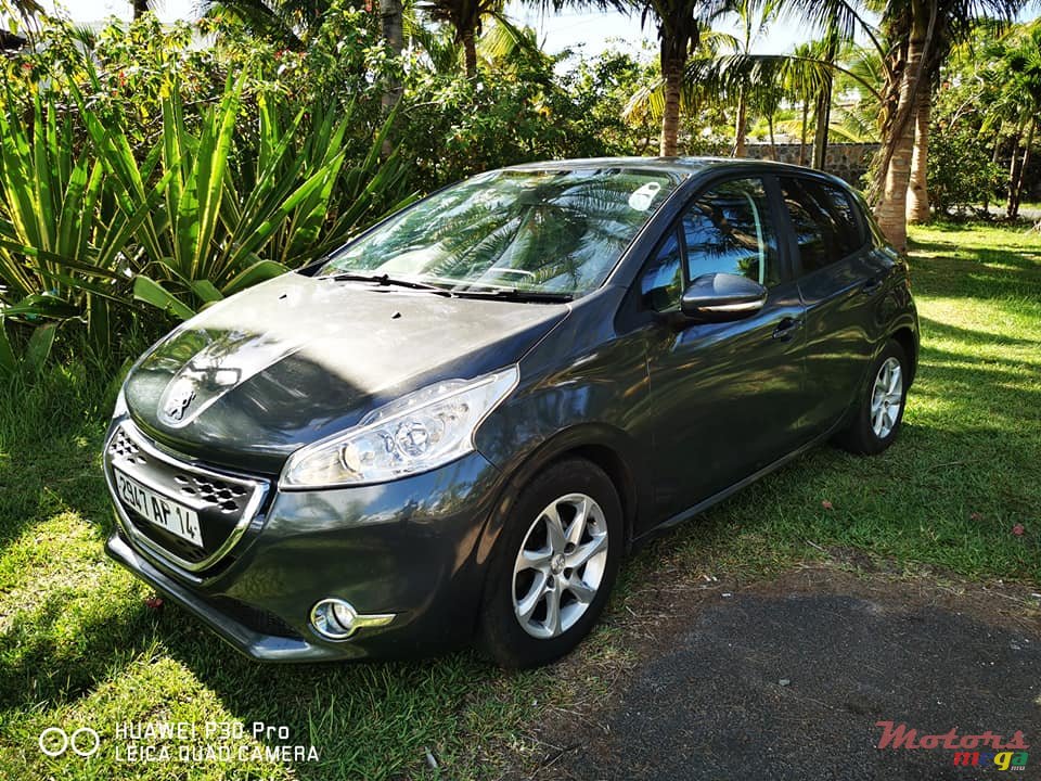 2014' Peugeot 208 1.4 HDI photo #1