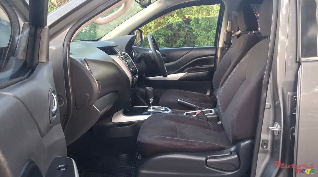2019' Nissan Navara photo #4