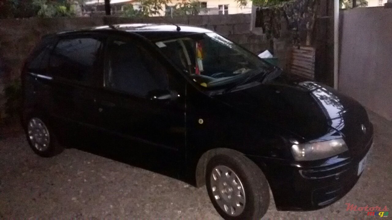 2002' Fiat Punto photo #1