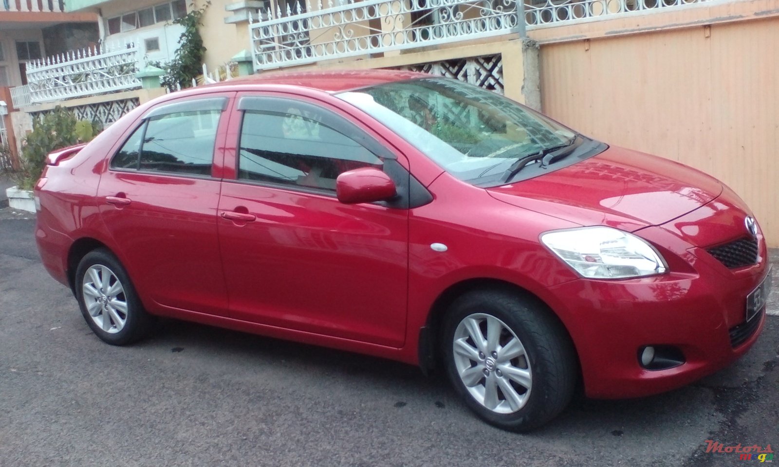 2009' Toyota Yaris photo #2