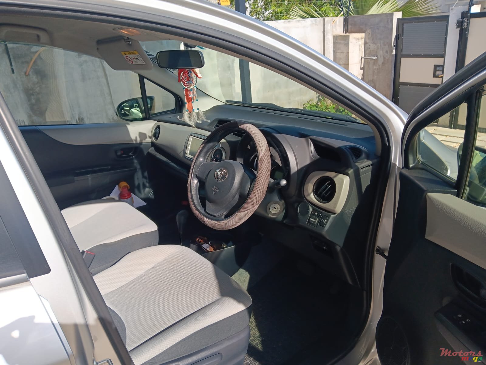 2013' Toyota Vitz photo #4