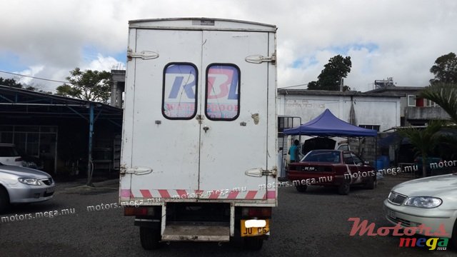 2005' Mitsubishi canter photo #3