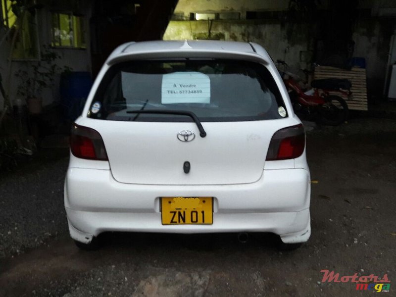 2001' Toyota Vitz photo #1