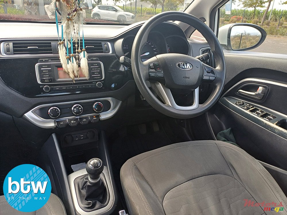 2015' Kia Rio photo #5