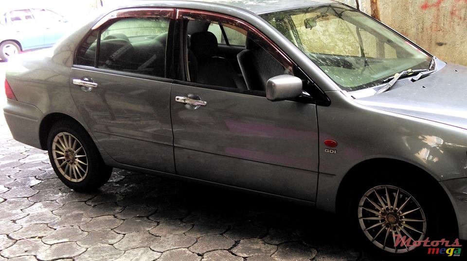 2000' Mitsubishi photo #2