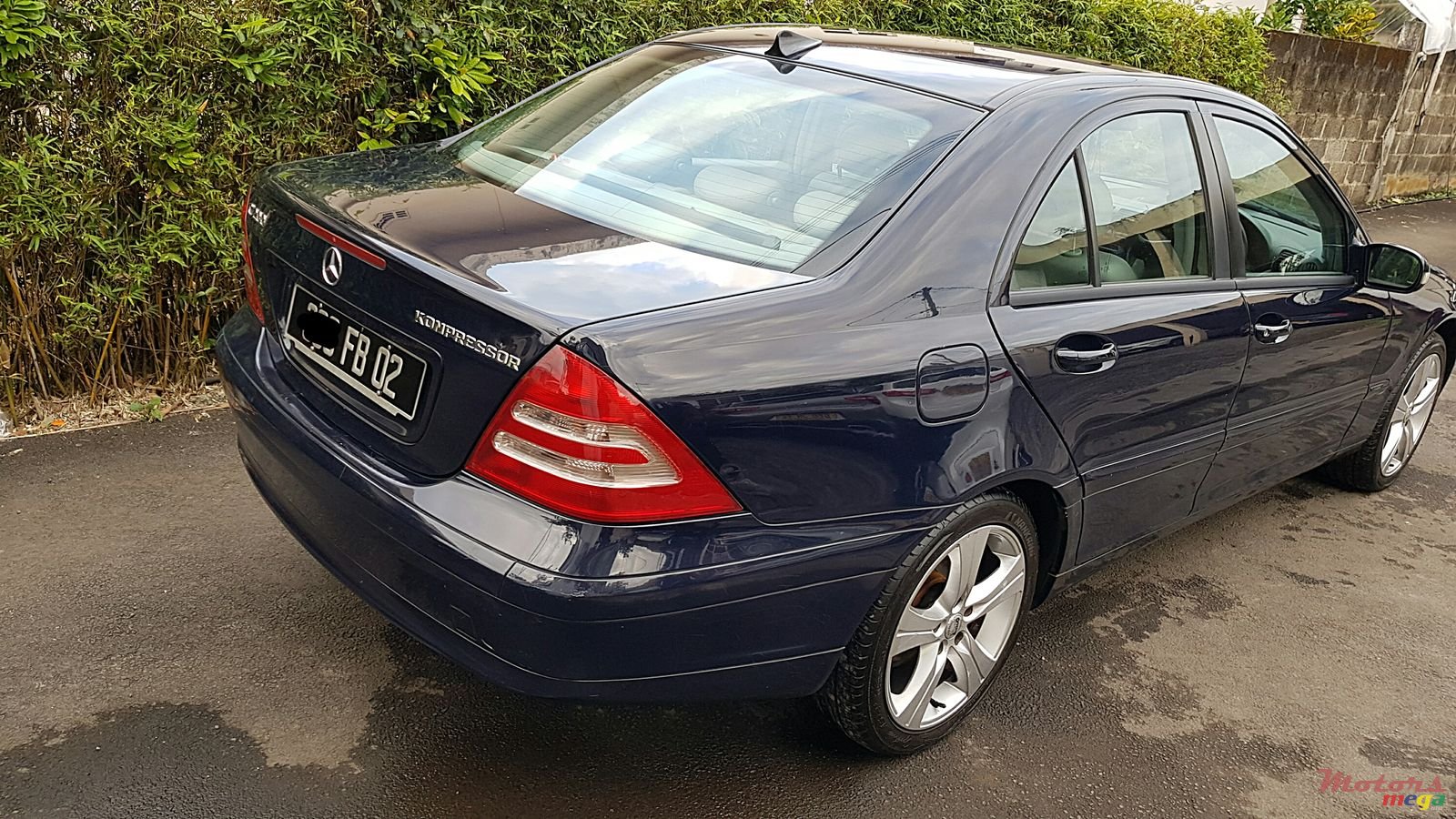 2002' Mercedes-Benz C200 photo #3