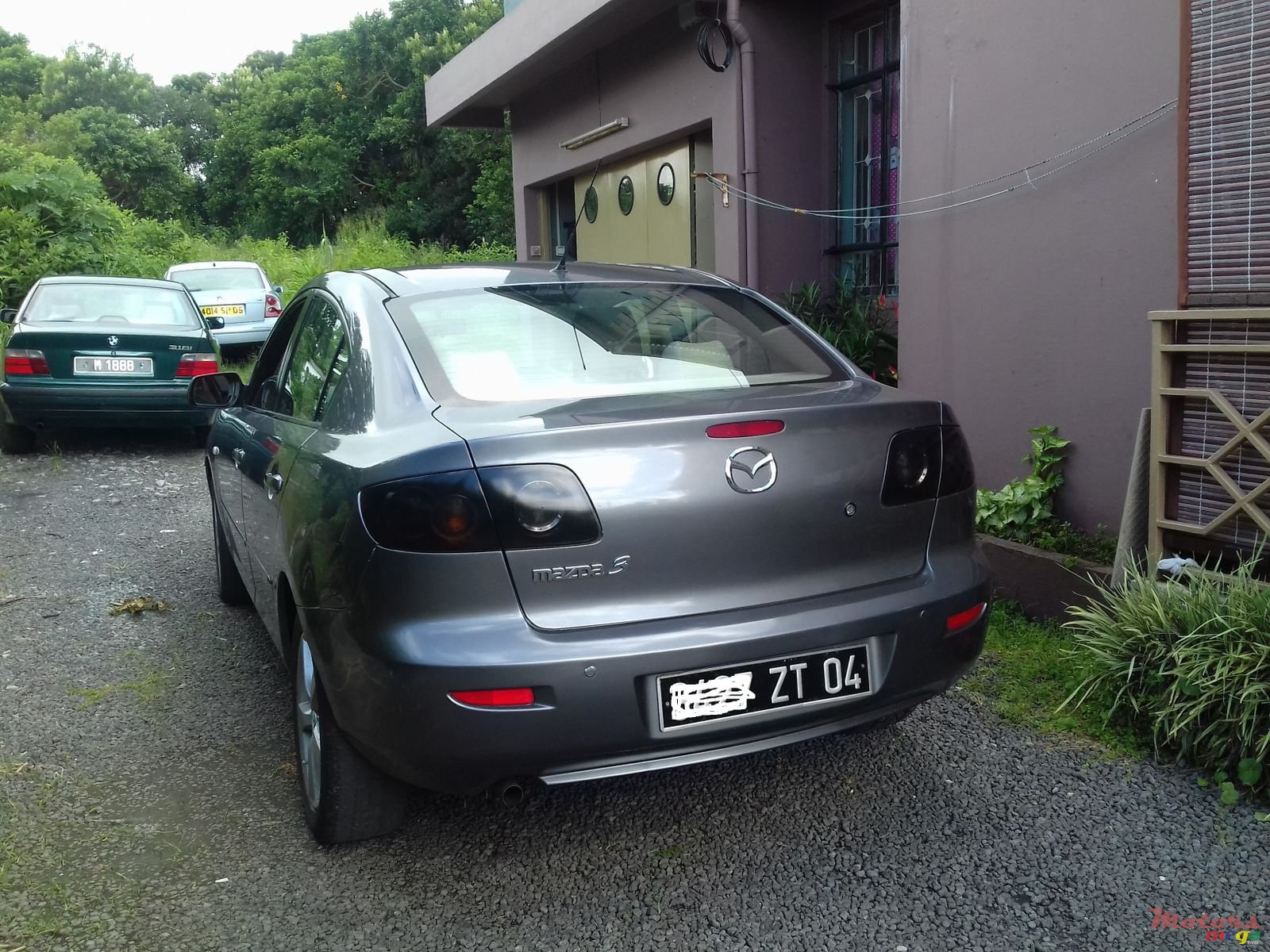 2004' Mazda 3 SEDAN photo #2
