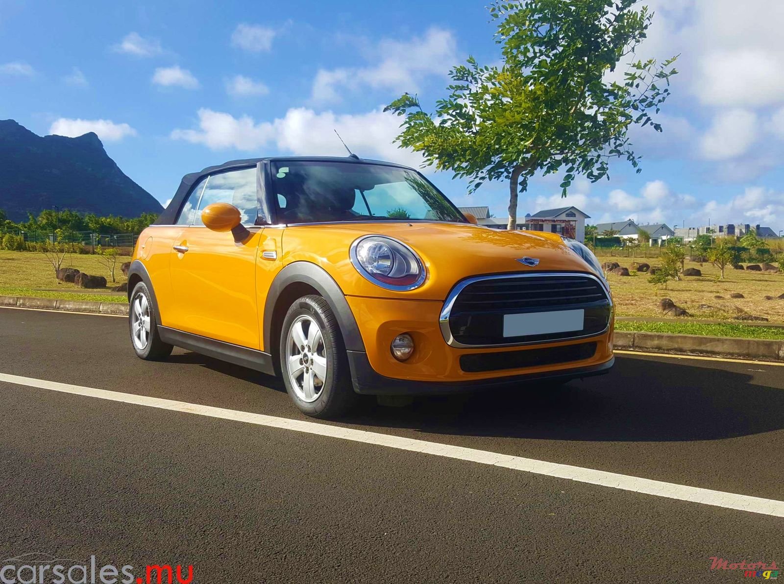 2017' MINI Cooper Cabrio photo #1