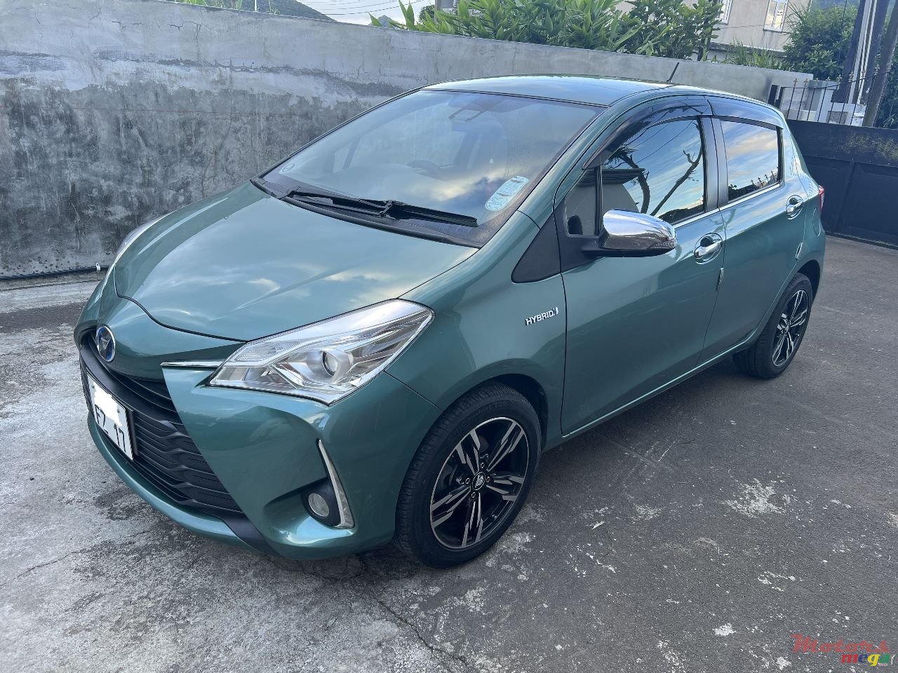 2017' Toyota Vitz photo #6