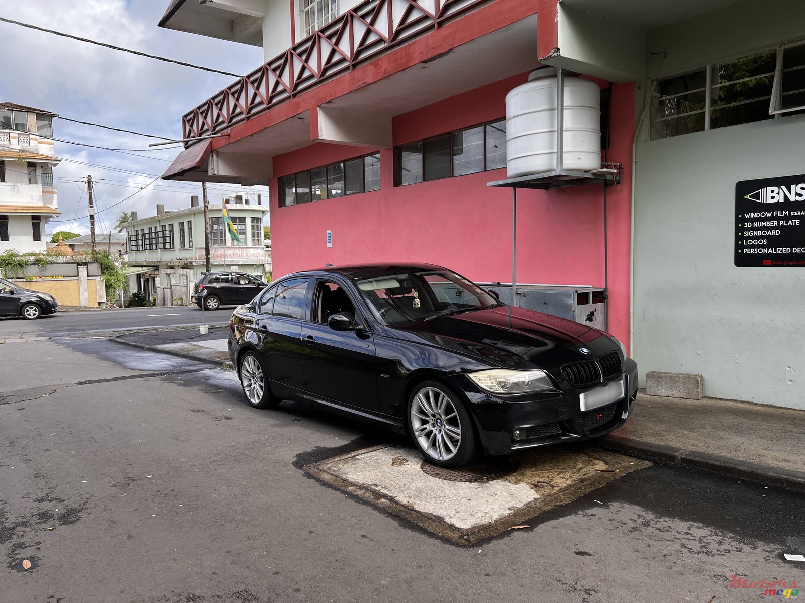 2008' BMW 318 photo #2