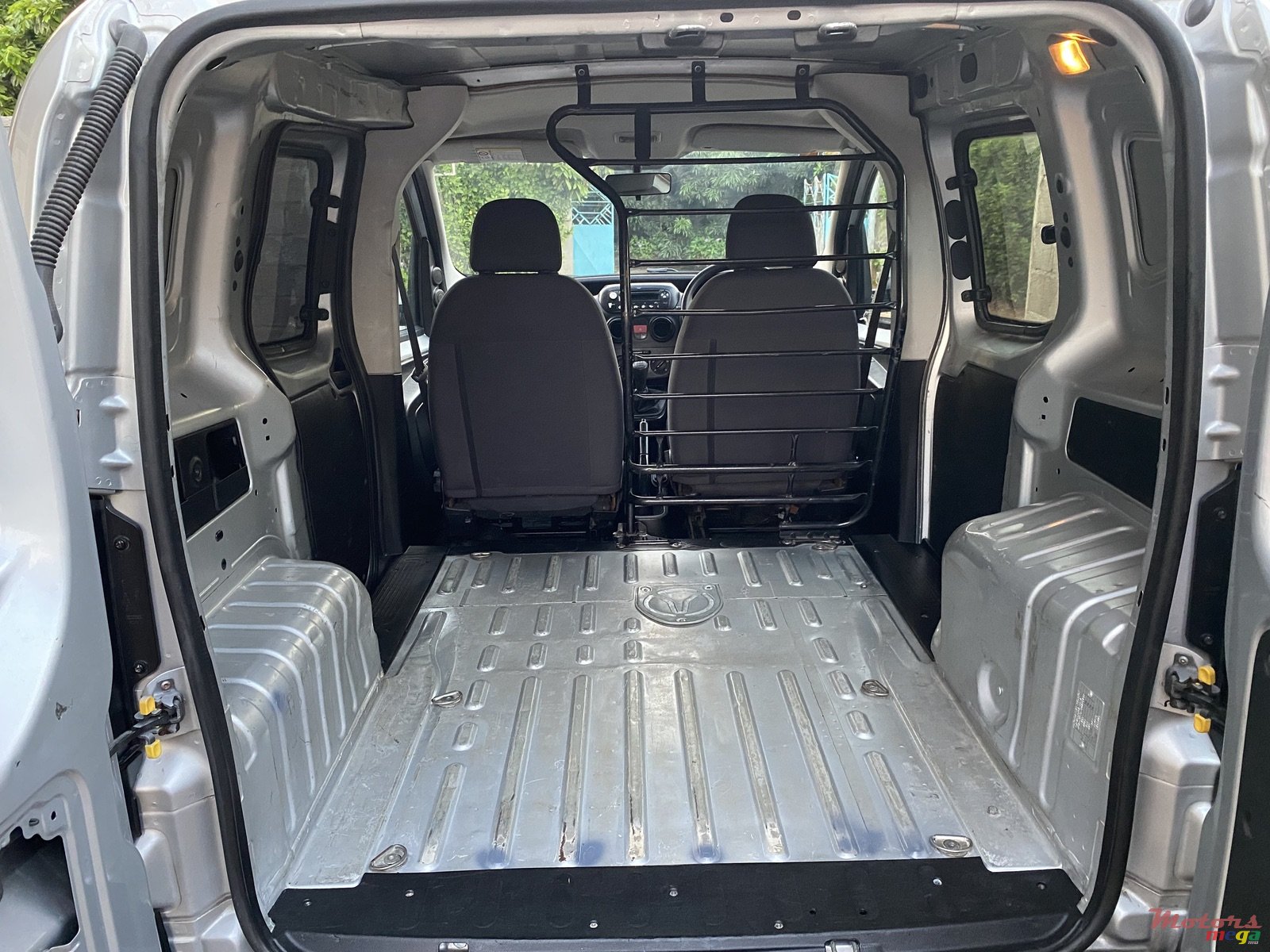 2012' Peugeot Bipper Goods Vehicle photo #7