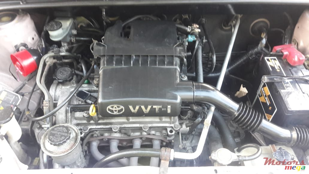 2001' Toyota Vitz photo #4