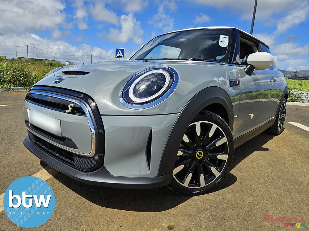 2022' MINI Cooper SE photo #2