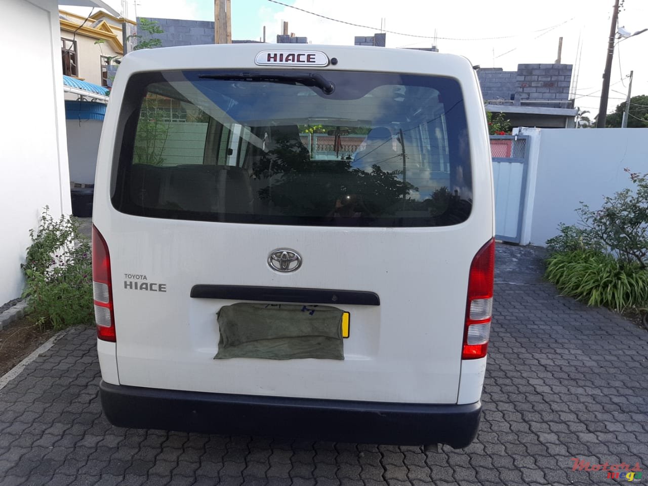 2012' Toyota HiAce photo #1