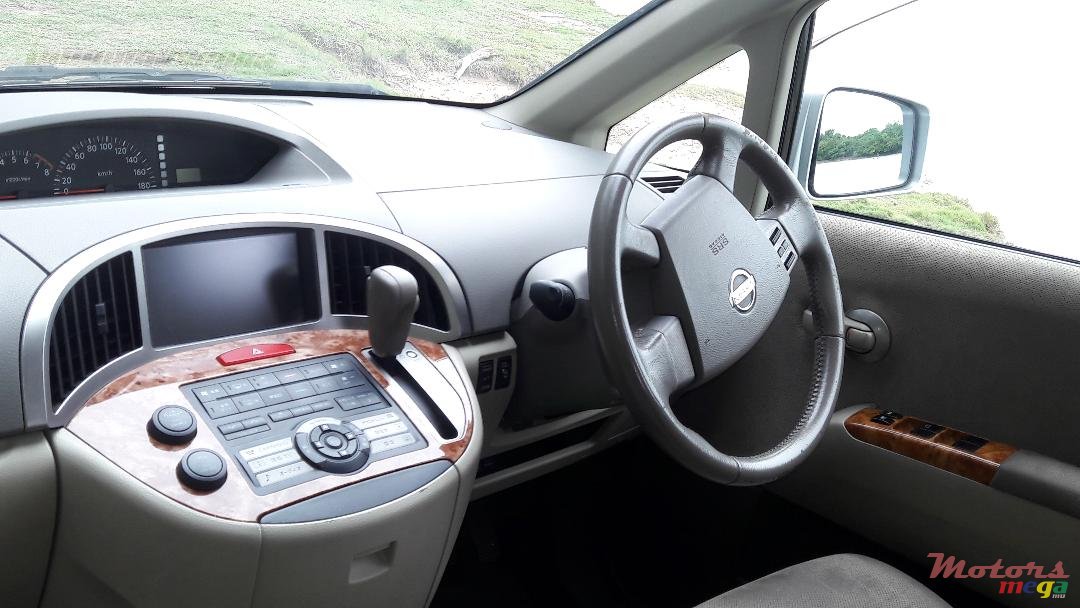 2003' Nissan Presage photo #2