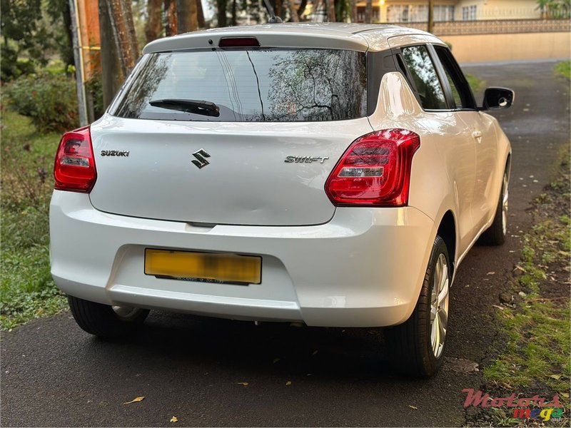 2021' Suzuki Swift photo #5