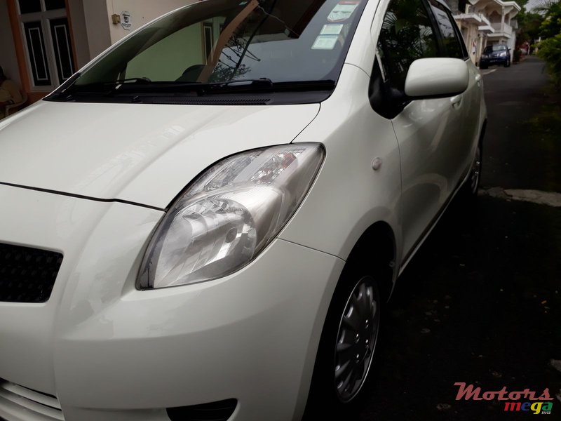 2006' Toyota Vitz photo #6