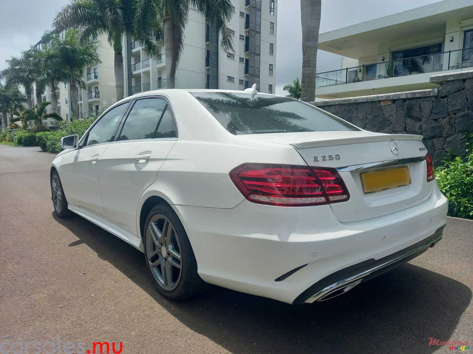 2013' Mercedes-Benz E 250 2.0 AMG photo #3