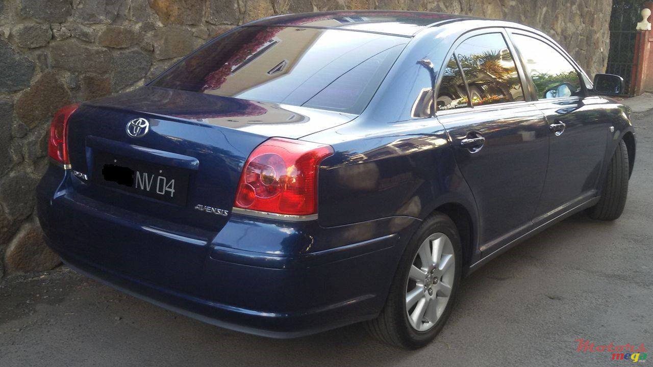 2004' Toyota Avensis photo #3