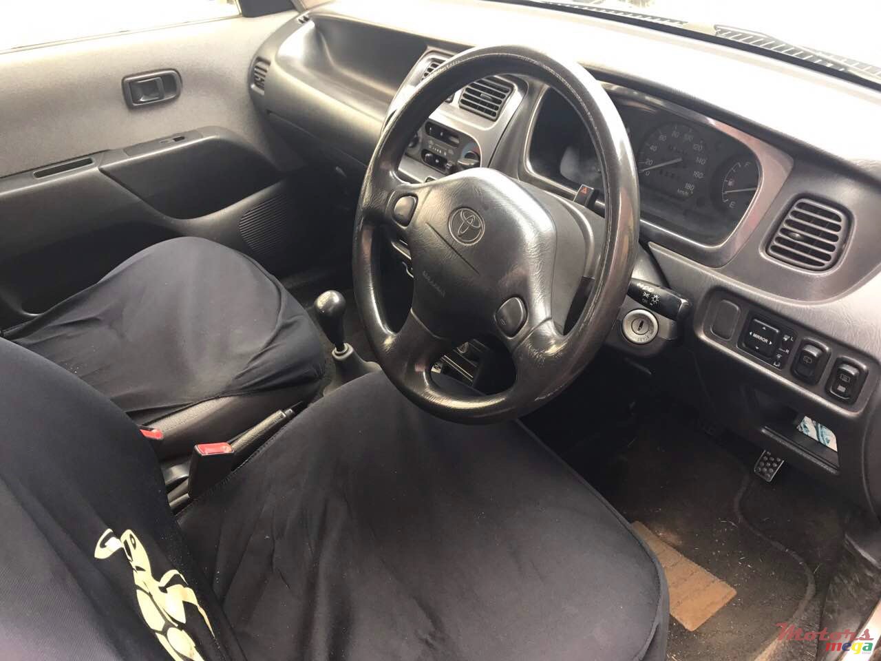 2001' Toyota photo #2