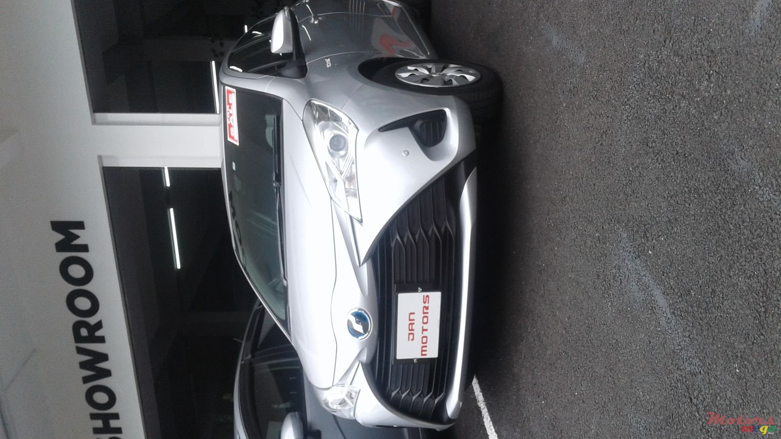 2017' Toyota Vitz photo #1