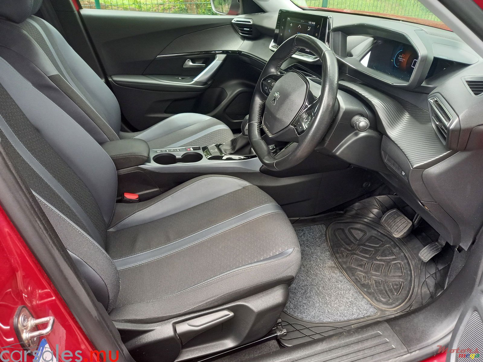 2021' Peugeot 2008 Allure 1.2T photo #5