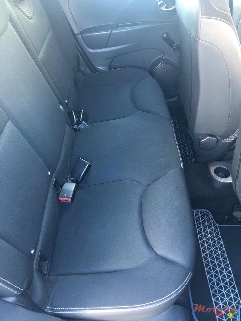 2014' Renault Clio photo #7