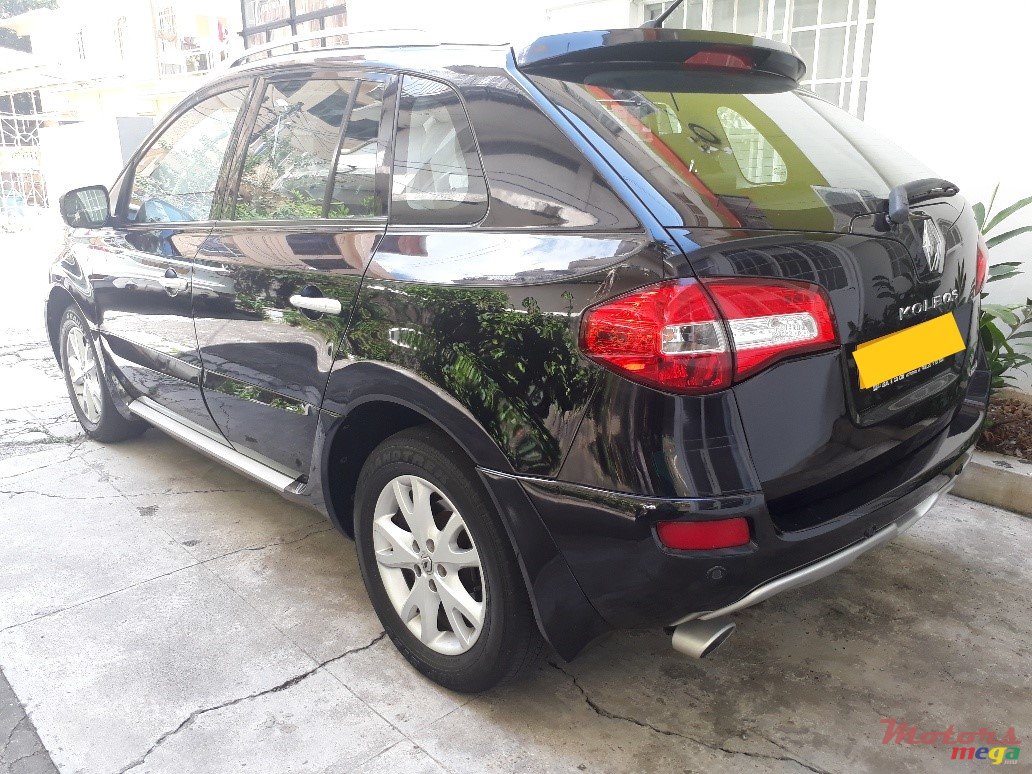 2009' Renault Koleos Executive SUV photo #3
