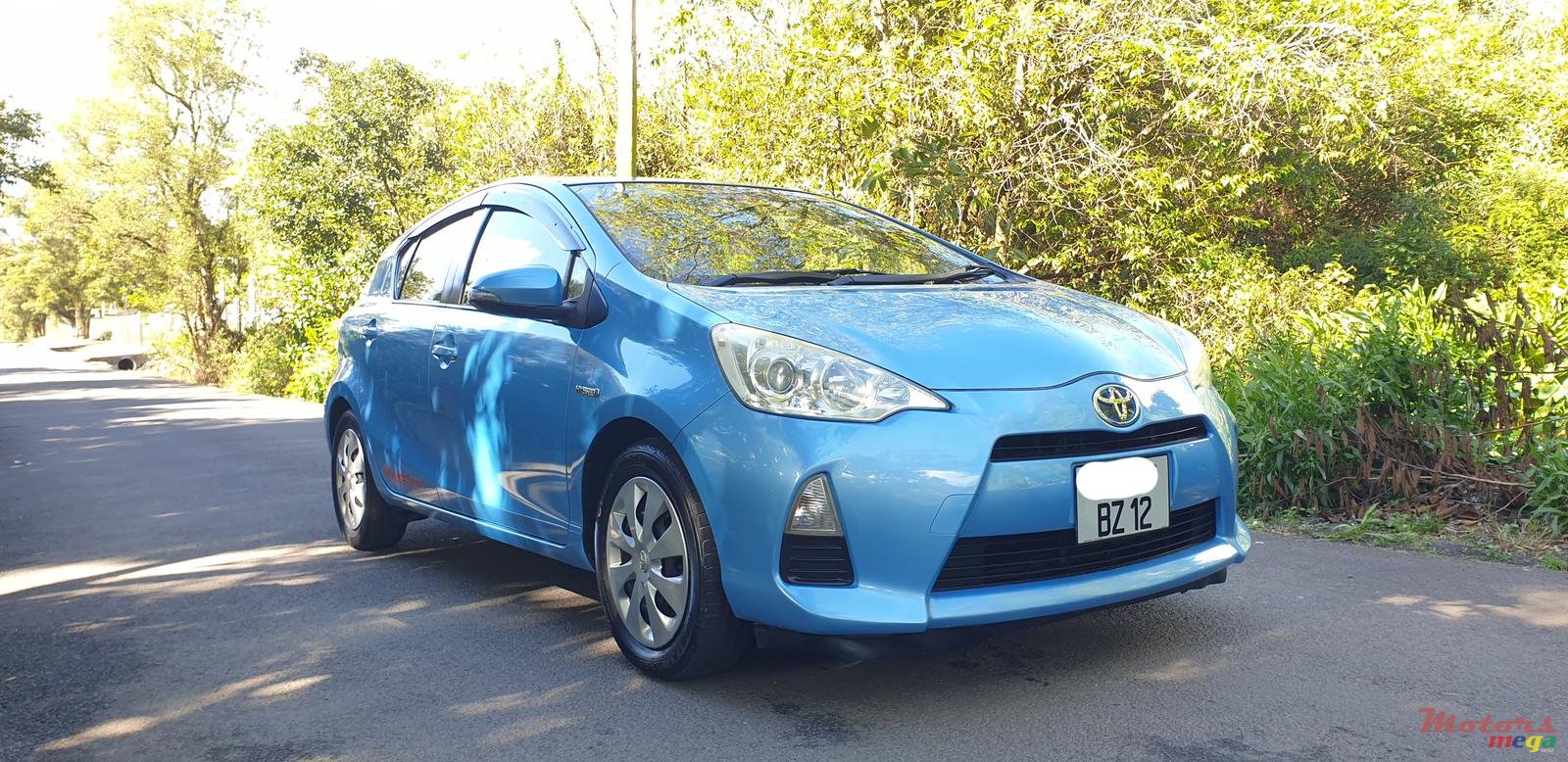 2012' Toyota Aqua photo #1