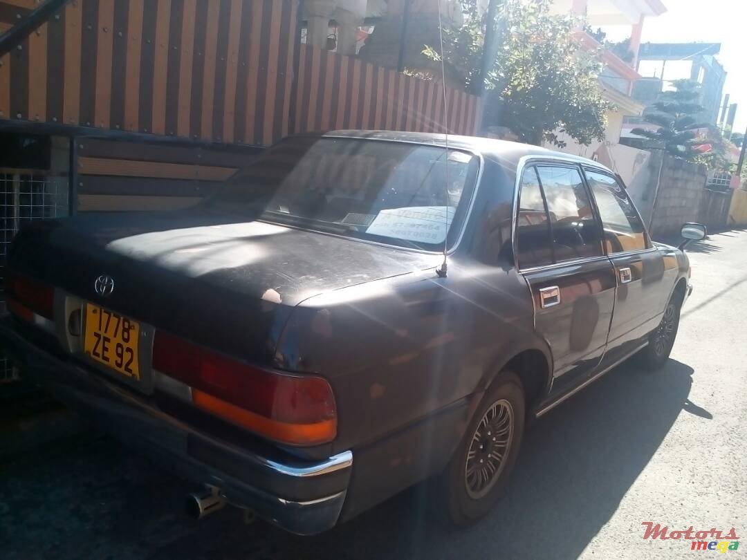 1992' Toyota Crown photo #2