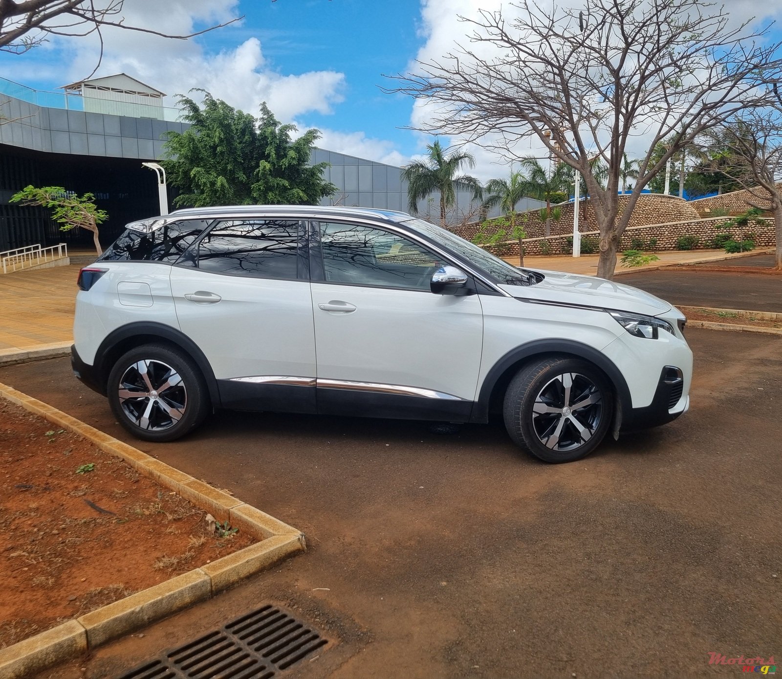 2018' Peugeot 3008 Allure photo #2